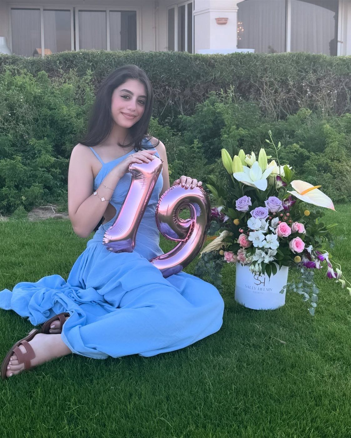 ياسمينا العبد تحتفل بعيد ميلادها الـ19