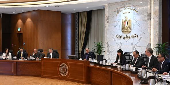 رئيس الوزراء يتابع الموقف التنفيذي لبرنامج الطروحات الحكومية رئيس الوزراء يتابع الموقف التنفيذي لبرنامج الطروحات الحكومية