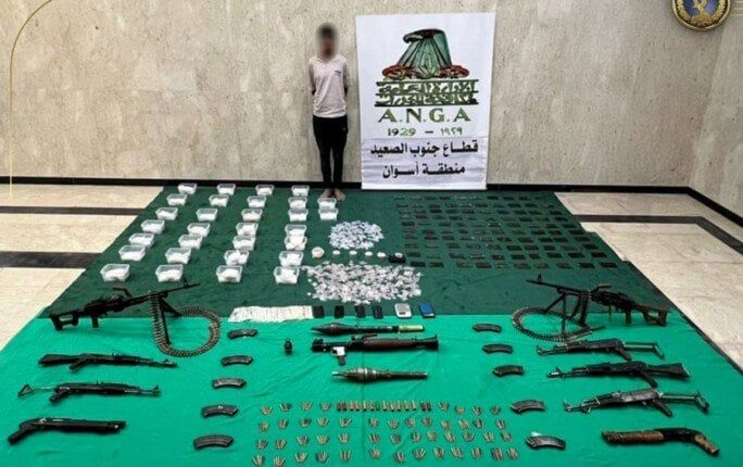 بعد تبادل إطلاق النار.. إصابة ضابط ومصرع 5 عناصر إجرامية بأسوان بعد تبادل إطلاق النار.. إصابة ضابط ومصرع 5 عناصر إجرامية بأسوان