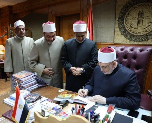 وكيل الأزهر يعتمد نتيجة الدور الأول لشهادات القراءات 2025 وكيل الأزهر يعتمد نتيجة الدور الأول لشهادات القراءات 2025