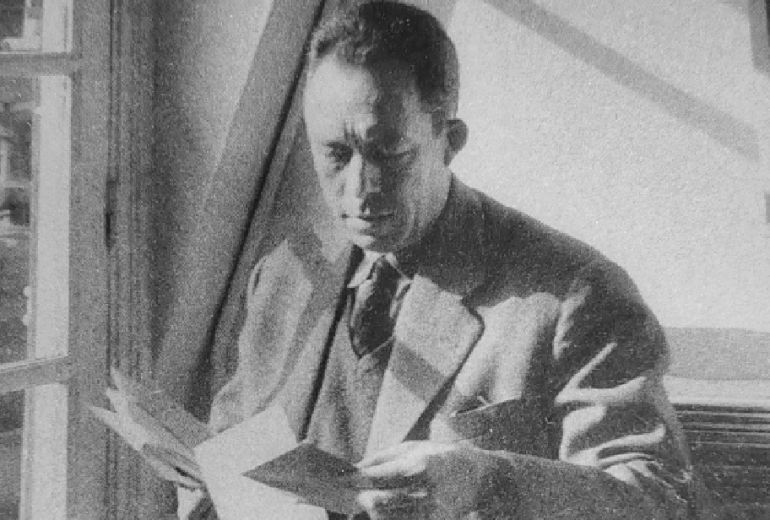 Róma, Olaszország - 2024. szeptember 01., az Előadások és diskurzusok (1937-1958) című könyv borítójának részletei, szerzője Albert Camus (szerző), Yasmina Mélaouah (fordító), Bompiani 2020.