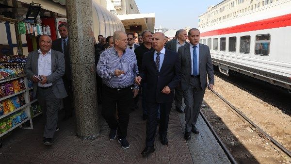 الوزير من محطة رمسيس: لا خروج لقطار دون فحص.. وقيادات شابة للسكك الحديدية الوزير من محطة رمسيس: لا خروج لقطار دون فحص.. وقيادات شابة للسكك الحديدية