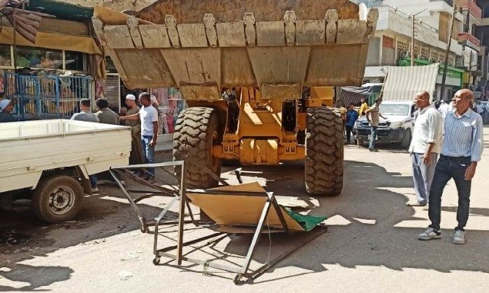 لتحقيق الانضباط المروى.. إزالة 50 حالة إشغال بشارع بورسعيد في حملة موسعة بأسوان