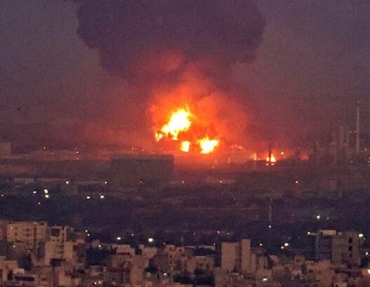 الخارجية الأمريكية تحذر مواطنيها من السفر إلى إيران الخارجية الأمريكية تحذر مواطنيها من السفر إلى إيران