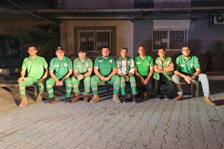 مسعفين أثناء تشييعهم مصدرها إعلام الخدمات الطبية