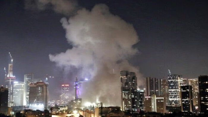 الإسعاف الإسرائيلي: 3 قتلى و14 مصابًا إثر سقوط صواريخ إيرانية شمال إسرائيل الإسعاف الإسرائيلي: 3 قتلى و14 مصابًا إثر سقوط صواريخ إيرانية شمال إسرائيل