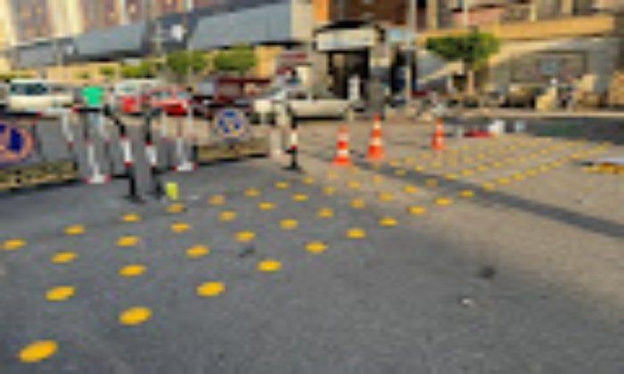 استجابة لمطالب المواطنين.. تركيب مطبات استجابة لمطالب المواطنين.. تركيب مطبات