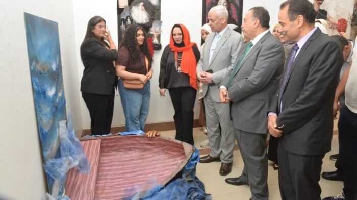 من المخلفات البيئية إلى الفن: محافظ أسيوط يفتتح معرض «قضايا» للتربية النوعية من المخلفات البيئية إلى الفن: محافظ أسيوط يفتتح معرض «قضايا» للتربية النوعية