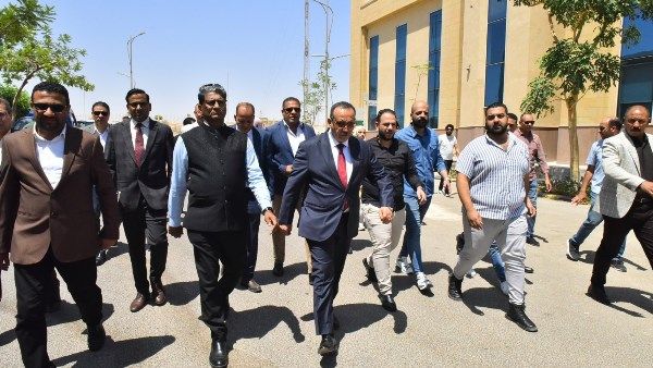 محافظ أسيوط وسفير الهند يزوران المنطقة التكنولوجية ويتفقدان واحة سيليكون ومركز خدمة العملاء محافظ أسيوط وسفير الهند يزوران المنطقة التكنولوجية ويتفقدان واحة سيليكون ومركز خدمة العملاء