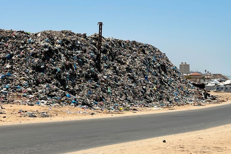 الصالحي: استمرار الأزمة سيتسبب بتراكم نحو 80 ألف طن من القمامة في الشوارع
