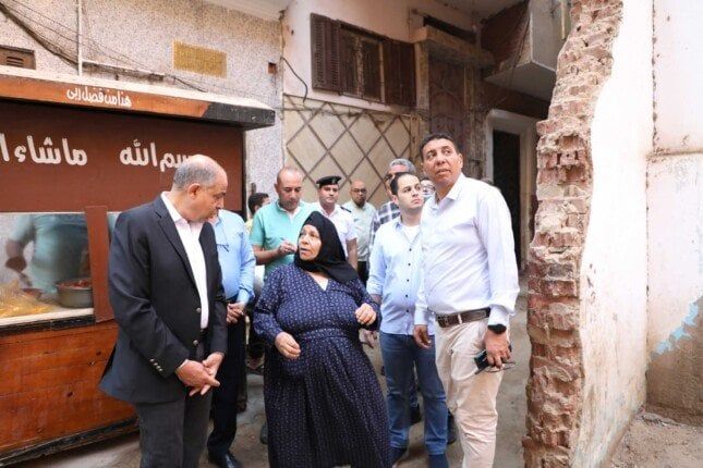 «البيت وقع علينا».. .محافظ المنيا يستجيب لاستغاثة مسنة بعد انهيار منزلها ويوجه بسرعة استخراج تصريح البناء «البيت وقع علينا».. .محافظ المنيا يستجيب لاستغاثة مسنة بعد انهيار منزلها ويوجه بسرعة استخراج تصريح البناء
