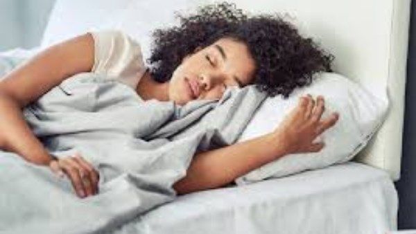 هل يحمي النوم الجيد الأعصاب المرتبطة بالسمع؟