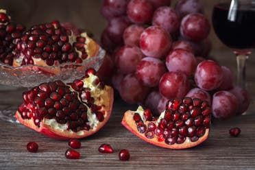 iStock الرمان والعنب