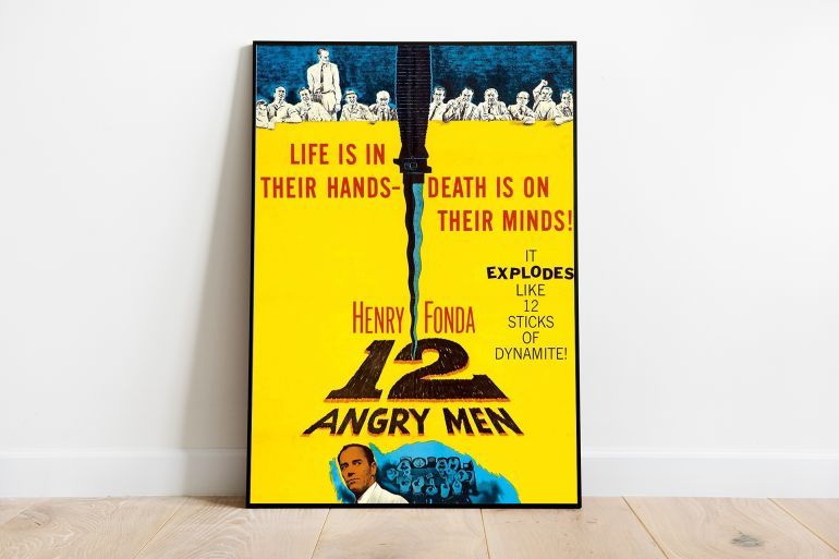 فيلم (12Angry Men) تحفة فنية سينمائية تعتمد على قوة الحوار والأداء التمثيلي المتقن