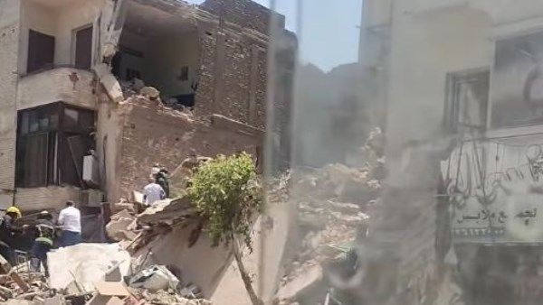 أصبح كوم تراب.. استخراج مصابين من أسفل أنقاض عقار شبرا المنهار |شاهد أصبح كوم تراب.. استخراج مصابين من أسفل أنقاض عقار شبرا المنهار |شاهد