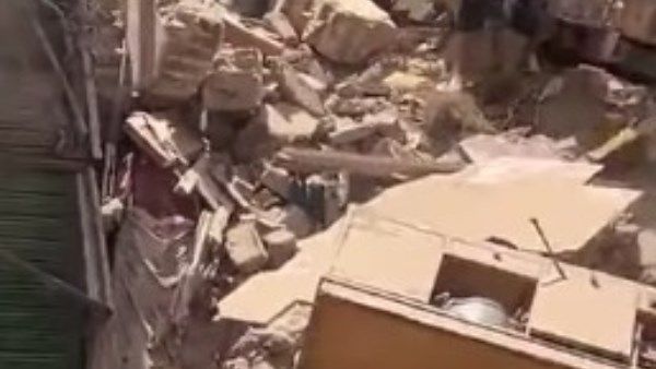 سيدة ونجلها وعروق خشبية للتنكيس.. القصة الكاملة لانهيار عقار شبرا.. صور سيدة ونجلها وعروق خشبية للتنكيس.. القصة الكاملة لانهيار عقار شبرا.. صور