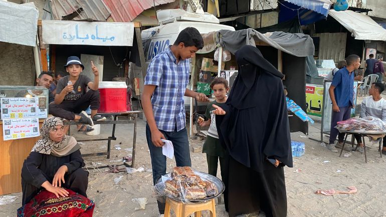 عبر نازحون عن أملهم في قرب نهاية الحرب على غزة بعد الاتفاق الايراني الإسرائيلي-رائد موسى-خان يونس-الجزيرة نت
