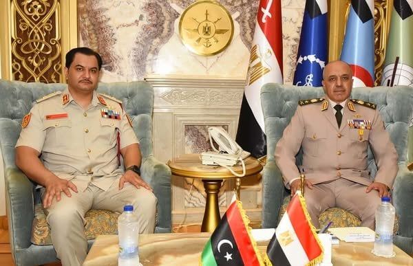 الفريق أحمد خليفة يلتقى رئيس أركان القوات البرية بالجيش الليبي الفريق أحمد خليفة يلتقى رئيس أركان القوات البرية بالجيش الليبي