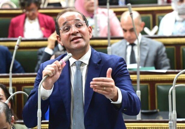 «النواب» يوافق على فتح اعتماد إضافي في الموازنة العامة للدولة بـ 170 مليار جنيه «النواب» يوافق على فتح اعتماد إضافي في الموازنة العامة للدولة بـ 170 مليار جنيه