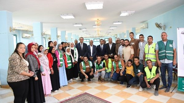 محافظ قنا يشارك في احتفالية توزيع أجهزة منزلية لـ 11 عروسة محافظ قنا يشارك في احتفالية توزيع أجهزة منزلية لـ 11 عروسة