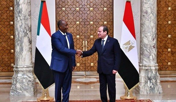 الرئيس السيسي يستقبل رئيس مجلس السيادة السوداني الرئيس السيسي يستقبل رئيس مجلس السيادة السوداني