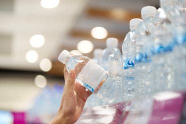عبوات الماء البلاستيكية - آيستوك