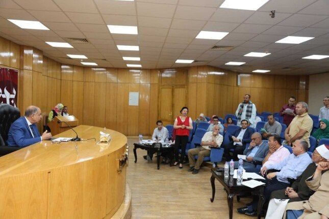 محافظ المنيا في حوار مباشر مع أهالي مغاغة.. حلول عاجلة لمشكلات المياه والصرف وتوسعات تعليمية