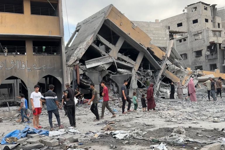 صورة خاصة لتدمير مدرسة يافا بمدينة غزة وتهجير النازحين فيها