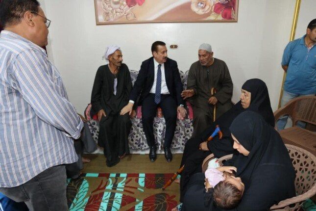 محافظ المنوفية يعزي أسرة سائق التوك توك ضحية الطقس السيئ بمنزله بكمشيش