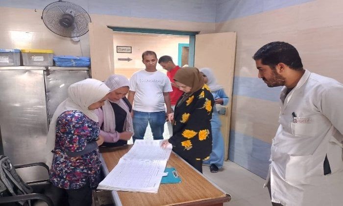 مدير التأمين الصحي بالقليوبية تتابع سير العمل بمستشفى النيل بشبرا الخيمة