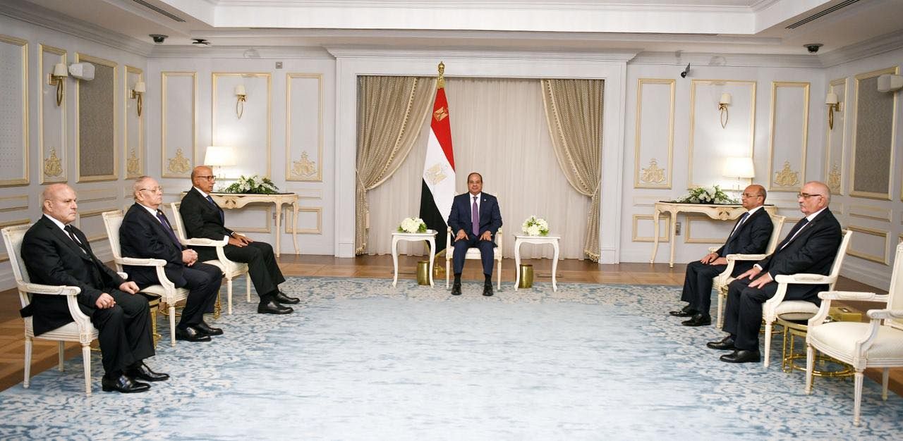 May be an image of 5 people, dais and the Oval Office