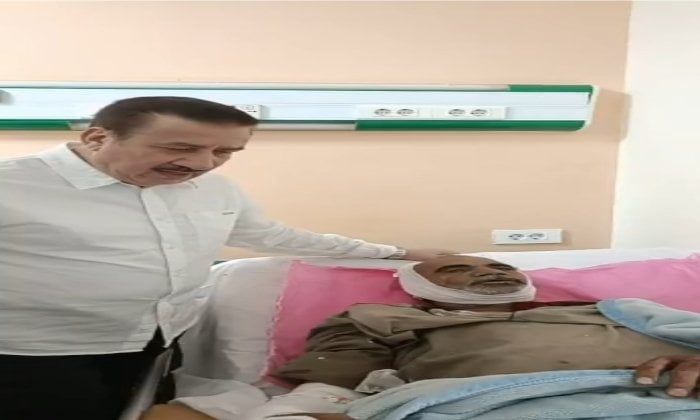 محافظ المنوفية يزور مصابي حادث الطريق الإقليمي بمستشفى الباجور محافظ المنوفية يزور مصابي حادث الطريق الإقليمي بمستشفى الباجور