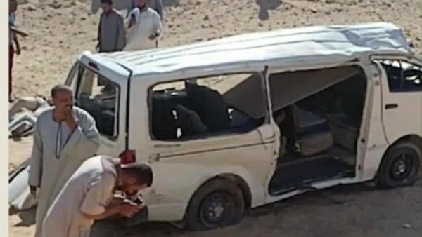 تصادم 3 سيارات بطريق أطفيح الصحراوي وإصابة عدد من المواطنين تصادم 3 سيارات بطريق أطفيح الصحراوي وإصابة عدد من المواطنين