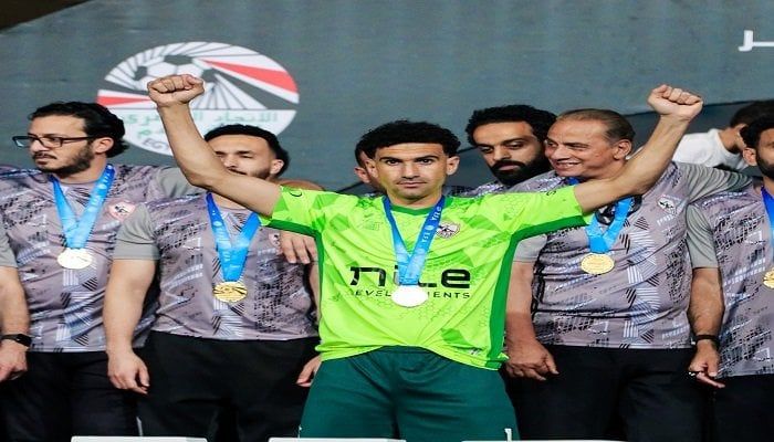 لاعبو الزمالك يحتفلون بعيد ميلاد عواد في المران الأول لفيريرا لاعبو الزمالك يحتفلون بعيد ميلاد عواد في المران الأول لفيريرا