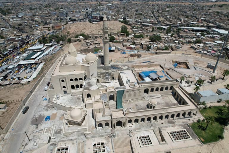 صورة من الجو لجامع النبي يونس عليه السلام تم اعادته بعد ان تم تفجيره على أيدي عصابات داعش عام 2014 بعد دخولهم الموصل بمدة قصيرة عاد على طراز الجامع القديم