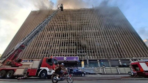 سماع أصوات ضخمة داخل حريق سنترال رمسيس.. مصدر يكشف لـ صدى البلد سماع أصوات ضخمة داخل حريق سنترال رمسيس.. مصدر يكشف لـ صدى البلد