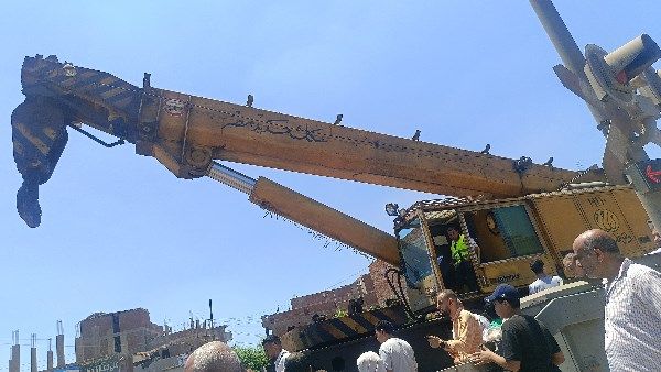 استعانوا بونش.. السكة الحديد ترفع آثار خروج عربة قطار عن القضبان بالمنوفية استعانوا بونش.. السكة الحديد ترفع آثار خروج عربة قطار عن القضبان بالمنوفية