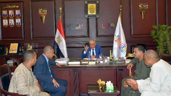 محافظ الأقصر يستقبل وفد أهالي الحميدات شرق بإسنا لعرض مطالب خدمية ملحّة محافظ الأقصر يستقبل وفد أهالي الحميدات شرق بإسنا لعرض مطالب خدمية ملحّة