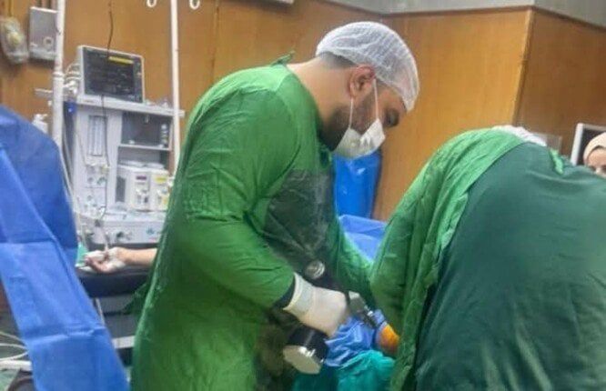 فريق طبي بمستشفى قويسنا المركزي ينقذ شابة من بتر القدم بعد حادث قطار فريق طبي بمستشفى قويسنا المركزي ينقذ شابة من بتر القدم بعد حادث قطار