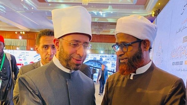 لقاء بين الأزهري وعميد أصول الدين بالهند على هامش مؤتمر الإفتاء لقاء بين الأزهري وعميد أصول الدين بالهند على هامش مؤتمر الإفتاء