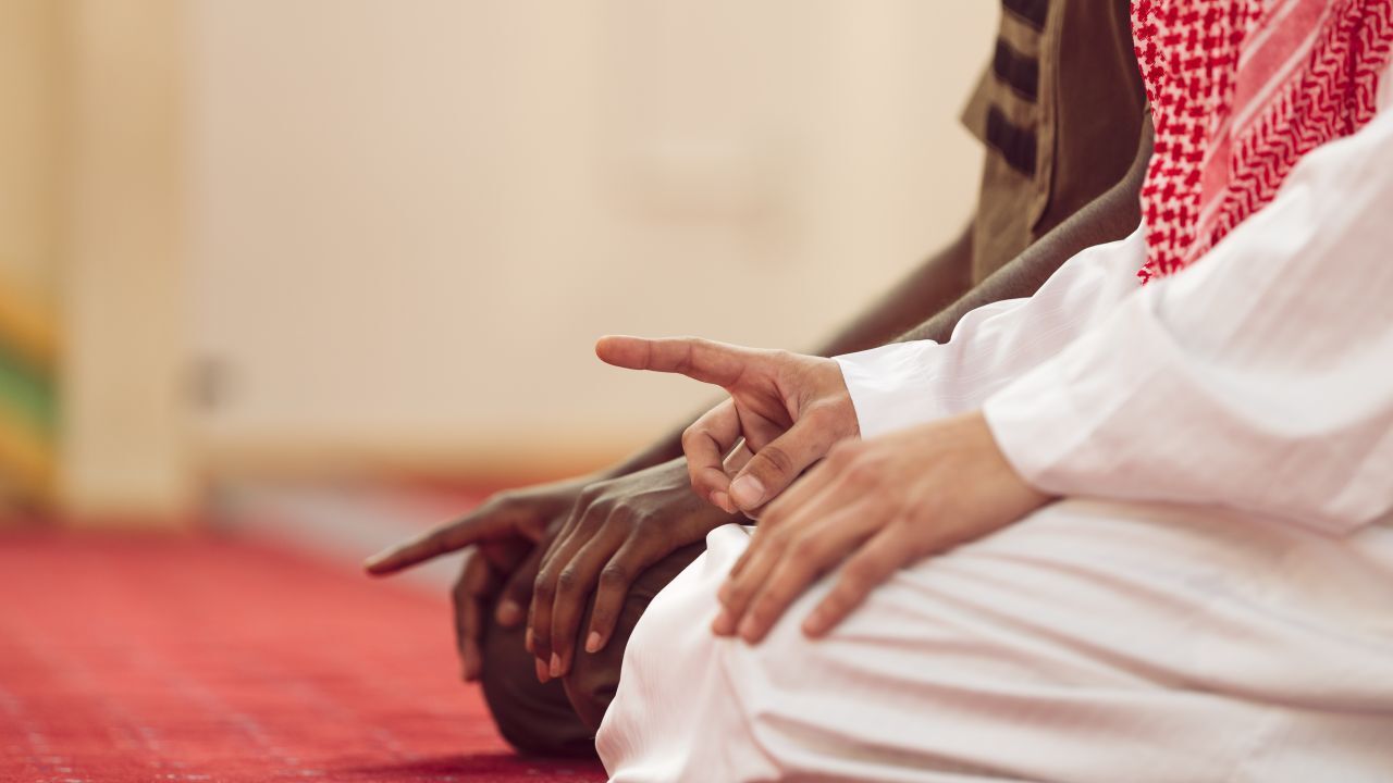 حقيقة أن المصافحة بعد الصلاة تمحو الذنوب حقيقة أن المصافحة بعد الصلاة تمحو الذنوب