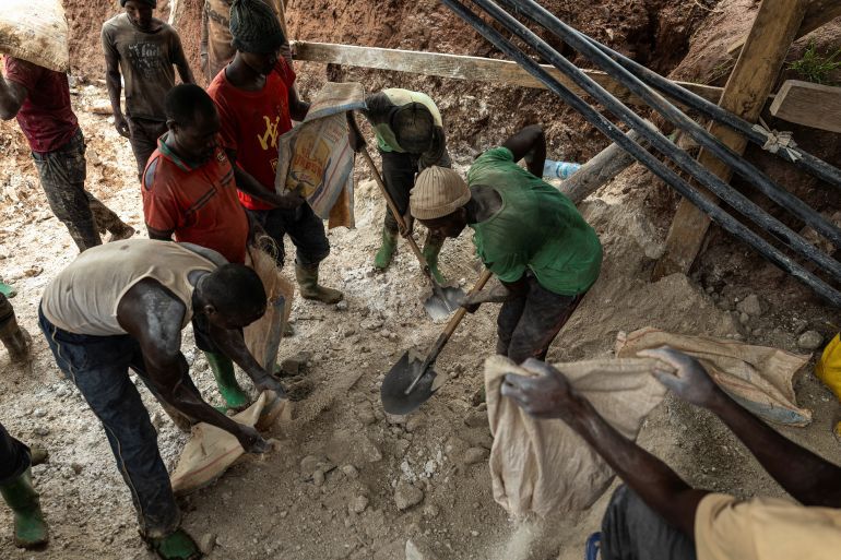 A labourer carries a sack of ore at the Rubaya coltan mine, in the town of Rubaya, which is controlled by M23 rebels, in the eastern Democratic Republic of Congo March 24, 2025. REUTERS/Zohra Bensemra