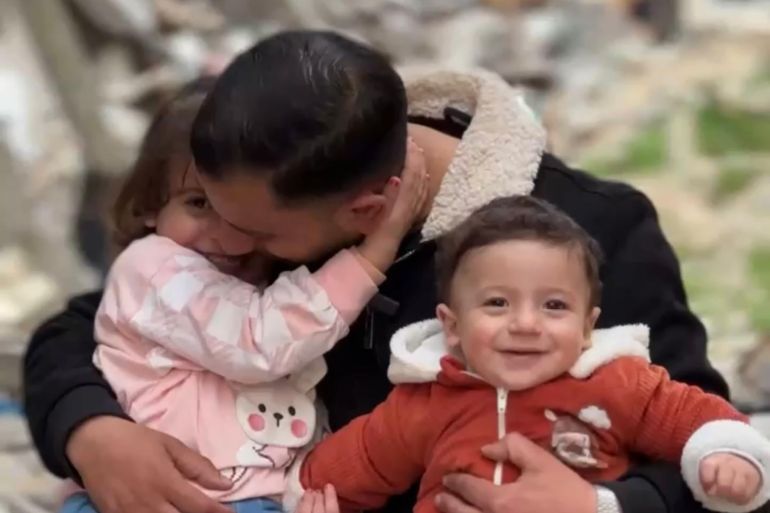 صور للشهيد أنس مع طفليه خلال الهدنة الأخيرة