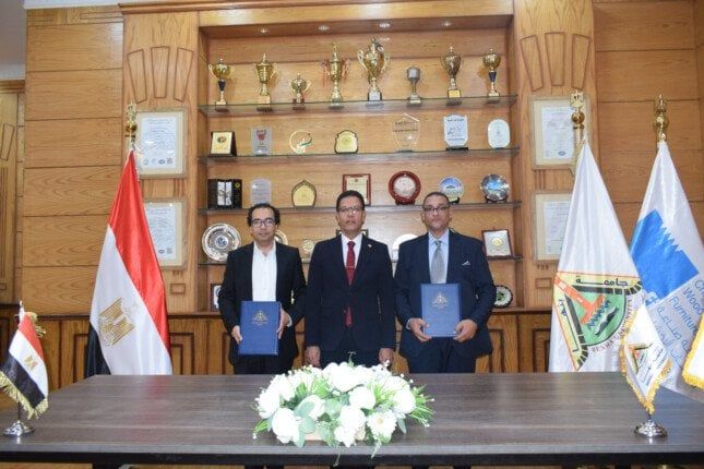 بروتوكول تعاون بين كلية الفنون التطبيقية ببنها وغرفة صناعة منتجات الأخشاب والأثاث بروتوكول تعاون بين كلية الفنون التطبيقية ببنها وغرفة صناعة منتجات الأخشاب والأثاث