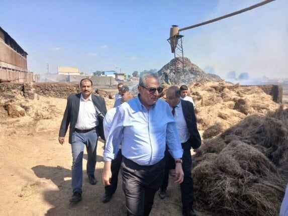محافظ الغربية يتفقد جهود السيطرة على حريق ضخم بمصنعي كتان في شبراملس بزفتى محافظ الغربية يتفقد جهود السيطرة على حريق ضخم بمصنعي كتان في شبراملس بزفتى