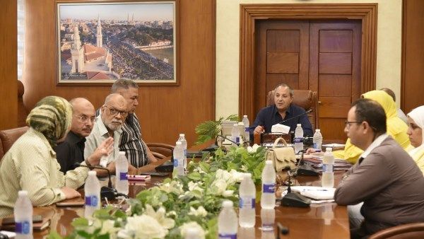 محافظ بورسعيد يستعرض الحلول العاجلة لتوصيل مياه الشرب لعدد من المناطق بالجنوب محافظ بورسعيد يستعرض الحلول العاجلة لتوصيل مياه الشرب لعدد من المناطق بالجنوب