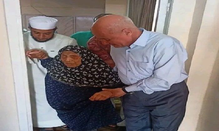 استجابة لـ الأسبوع.. .رئيس مدينة أبوحماد يستقبل الشيخة أمينة صاحبة الـ١٠٠ سنة ويوجه بإنهاء ترخيص البناء لها بالمجان استجابة لـ الأسبوع.. .رئيس مدينة أبوحماد يستقبل الشيخة أمينة صاحبة الـ١٠٠ سنة ويوجه بإنهاء ترخيص البناء لها بالمجان