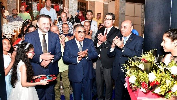 محافظ الدقهلية يفتتح حمام سباحة مديرية التعليم بالجلاء بتكلفة 4,5 مليون جنيه محافظ الدقهلية يفتتح حمام سباحة مديرية التعليم بالجلاء بتكلفة 4,5 مليون جنيه