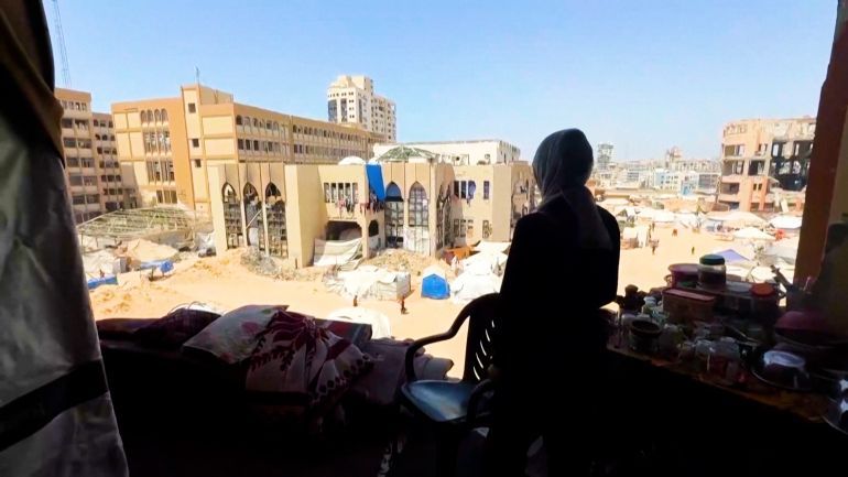 طلاب غزة - من طموحات كبيرة الى بحث عن الطعام