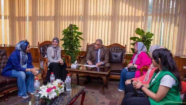 المشكلة خلصت.. رئيس جامعة طنطا يستجيب لأزمة الأطباء المقيمين في المستشفيات الجامعية ويجتمع بوفد من الطبيبات|صور المشكلة خلصت.. رئيس جامعة طنطا يستجيب لأزمة الأطباء المقيمين في المستشفيات الجامعية ويجتمع بوفد من الطبيبات|صور